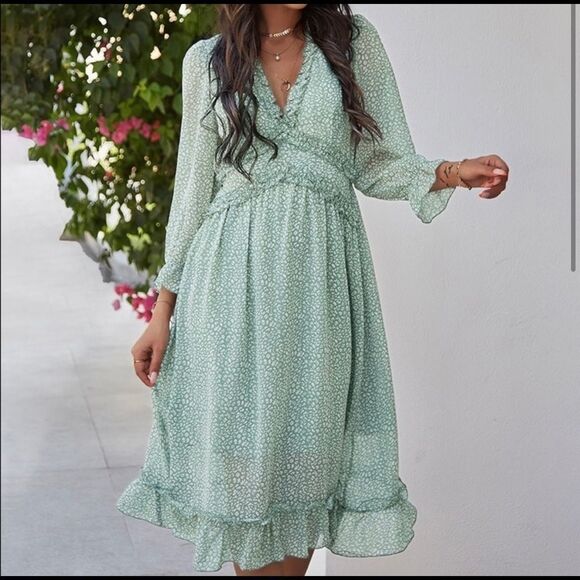 Ruffled Long Sleeve Green and White Dress - Picture 8 of 12